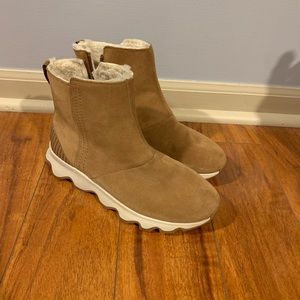 Sorel Kinetic short boot size 8